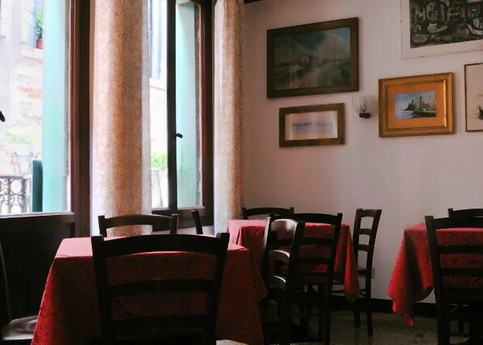 Alloggi Allegri 3* البندقية